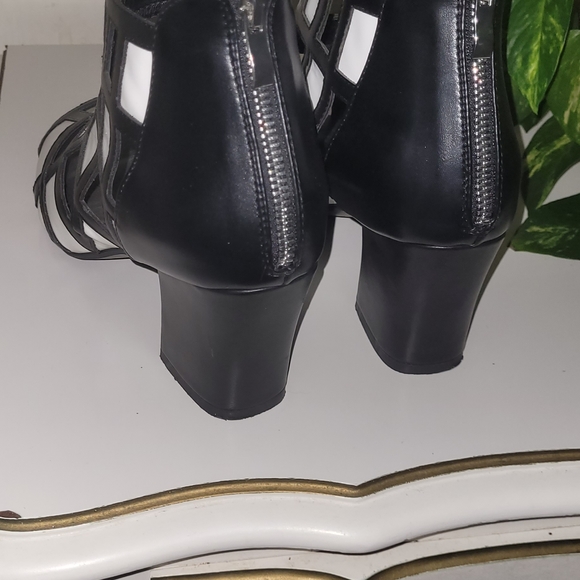 12M Sandles - Picture 3 of 3